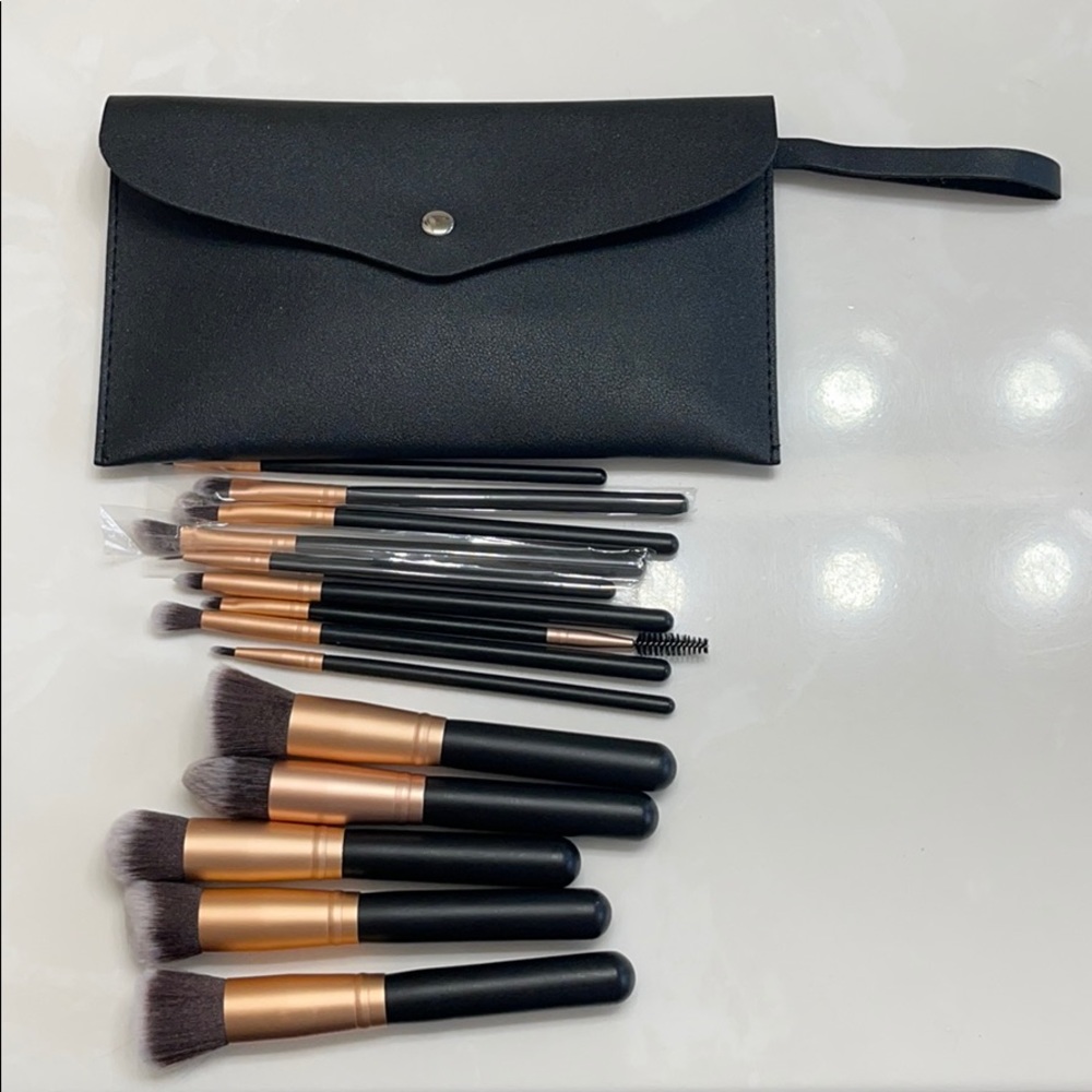 Pink Lily makeup brush set